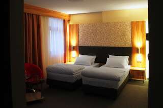 Отель Hotel Przy Baszcie Легница Двухместный номер с 2 отдельными кроватями-3
